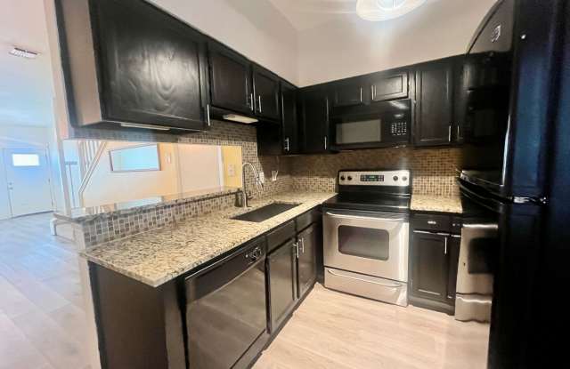 FALL INTO A NEW HOME WITH OUR MOVE-IN SPECIALS! photos photos