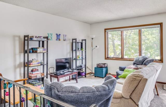3 Bed | 1 Bath | Available Oct 15 Gallery 1
