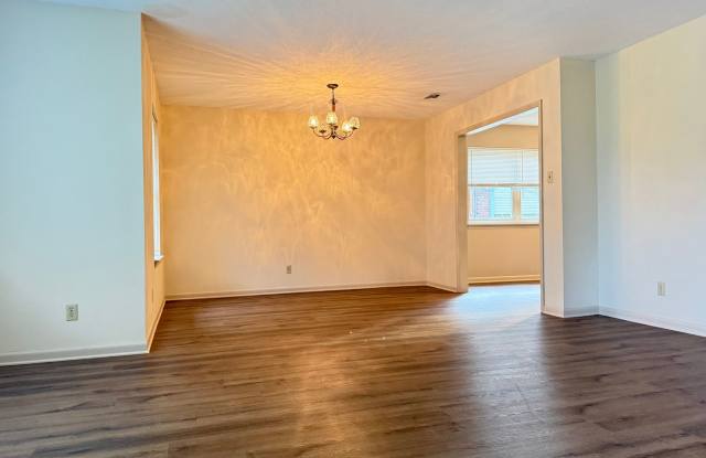 4612 N Cypress St., North Little Rock AR 72116 - Large 3br 2ba w/2 car garage just off McCain Blvd. Gallery 4