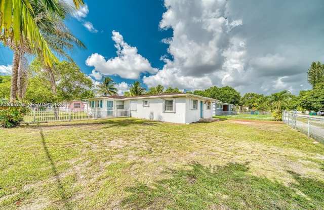 1200 NW 102nd St photos photos