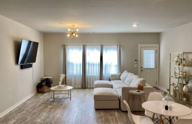 Spacious Condo with 2 Car Garage Gallery 3