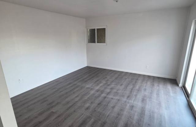 LIMITED TIME**NO APPLICATION FEE**1/2 OFF DEPOSIT** photos photos