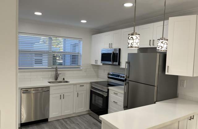 2748 NE 28th Avenue unit: 2 photos photos