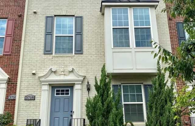 Beautiful Single Family home with Loft and Off Street Parking photos photos