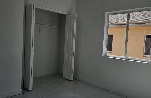 2758 Northwest 58th Street Gallery 3