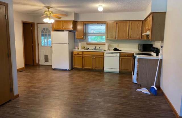 3 BEDROOM 2 BATH HOME IN JOPLIN-$1200 RENT-$1200 DEPOSIT Gallery 3