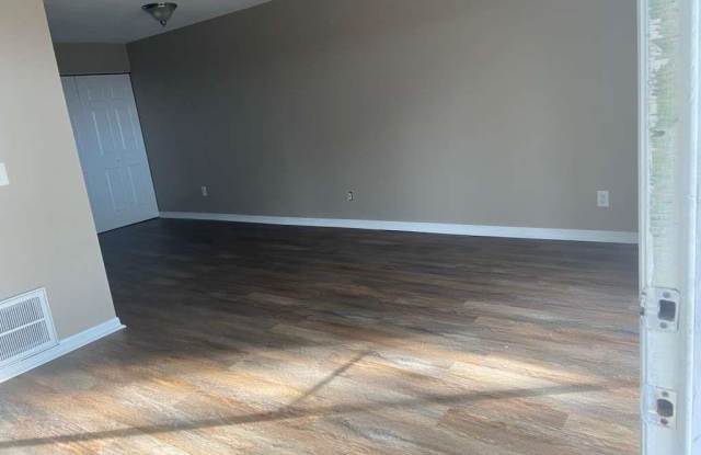 1801 SE 40th Street Road photos photos