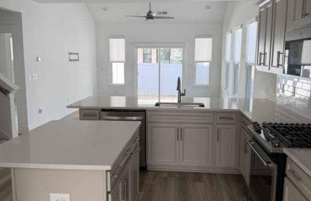400 Water Garden Place - 1 Gallery 4