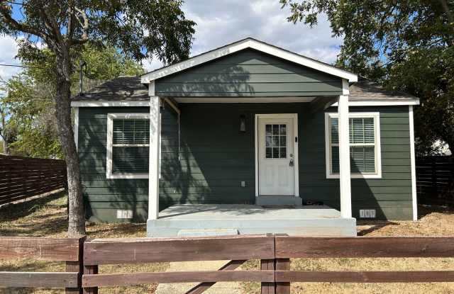3 Bedroom Craftsman Style House Close to Downtown New Braunfels /Includes Fridge  Washer  Dryer/ Large Patio / NBISD - 1698 West Bridge Street, New Braunfels, TX 78130