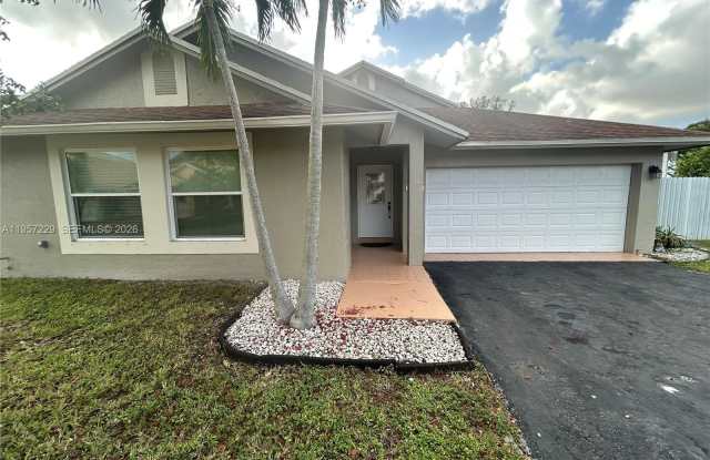 18730 NW 77th Ct photos photos