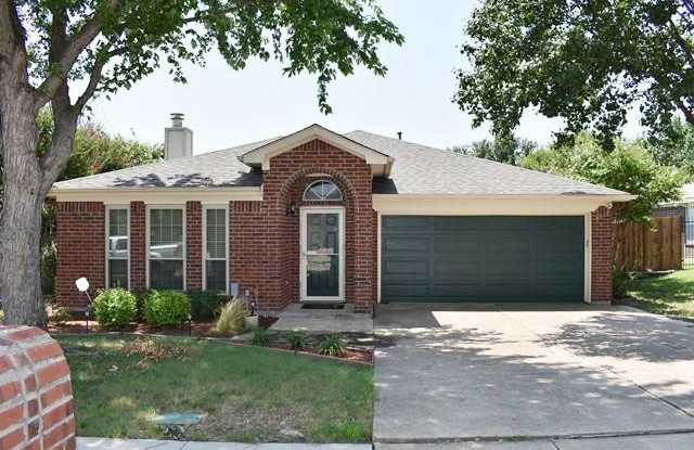 10813 Edgewater Drive Gallery 2