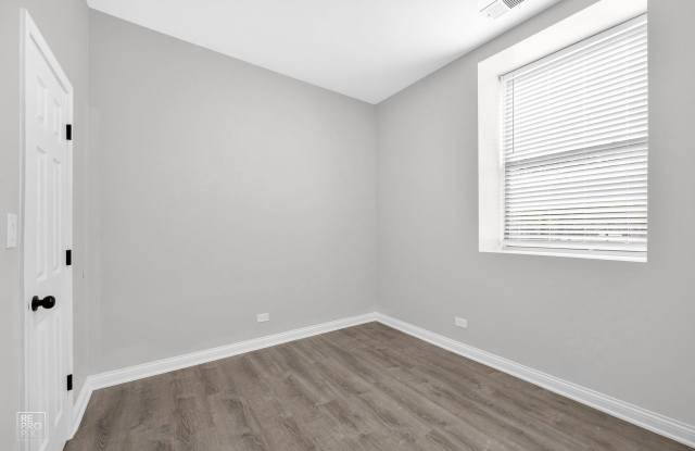 801 E Drexel Square Hyde Park Apartments Gallery 2