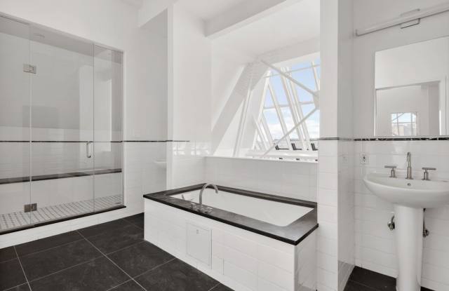 305 Second Avenue Gallery 1