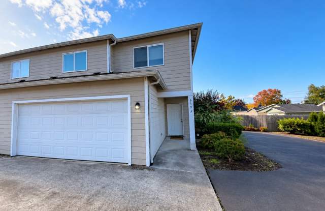 Enjoy the Space! 3-Bedroom| 2.5 Bathroom Chehalis Home with 2-Car Garage Gallery 1