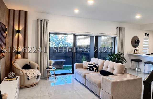 268 NW 13th Ct Gallery 3