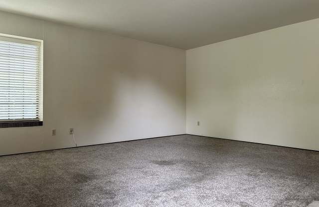 3255 Holly Dr Apt A Gallery 3