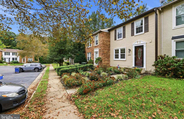5852 ROCK FOREST Court Gallery 4