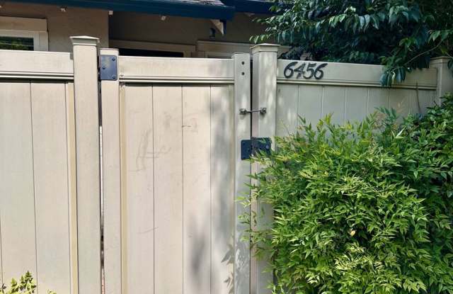 2 Bed/ 1.5 Bath Condo with 2 car Garage - 6456 Meadow Pines Avenue, Rohnert Park, CA 94928