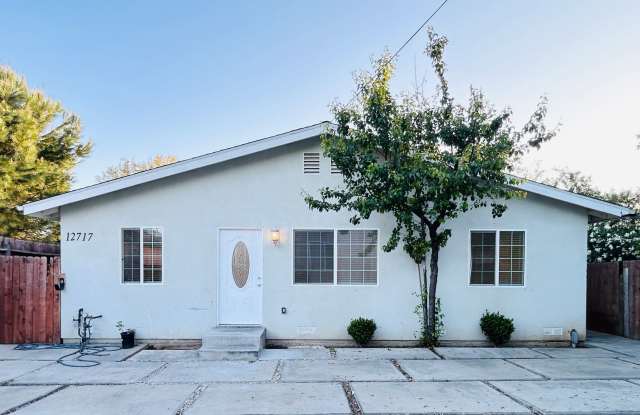 Spacious 6-Bedroom with Private Yard & Parking in Sylmar! photos photos