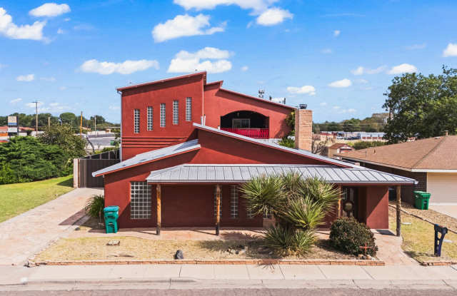 Unique 5BR / 3.5BA Architectural Gem Gallery 1