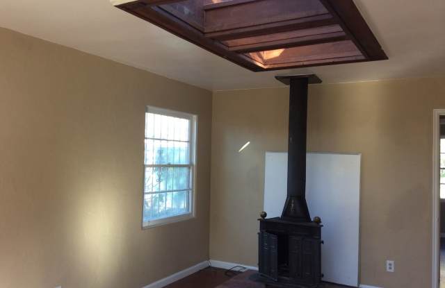 5856 Lynn St. Gallery 2