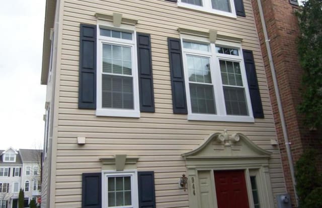 944 HARRISON CIR - 944 Harrison Circle, Alexandria, VA 22304