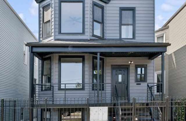2146 N Hamlin Avenue photos photos