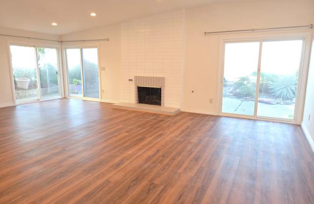 Newly-Remodeled RPV Family Home with a View Gallery 3