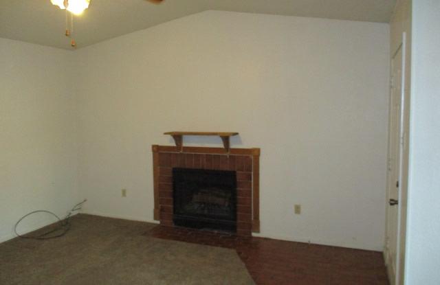 123 Oak Wood Ln Gallery 2