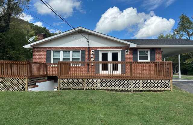 Charming 4 Bedroom / 2 Bathroom Home Bristol TN photos photos