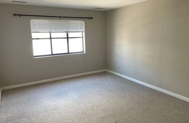 2702 E LIGHTHOUSE PT E Gallery 3