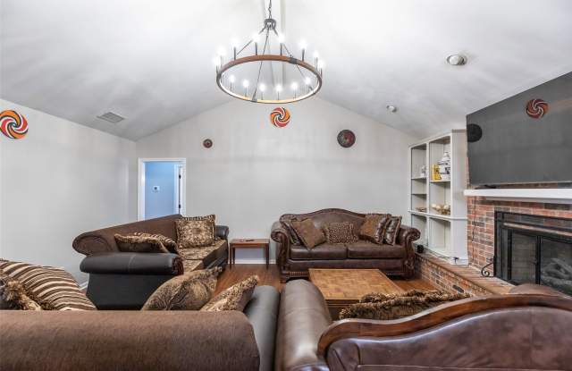 857 Chaucer Drive Gallery 2