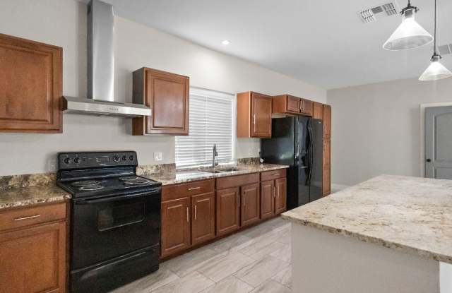 7631 N 59th Ln photos photos