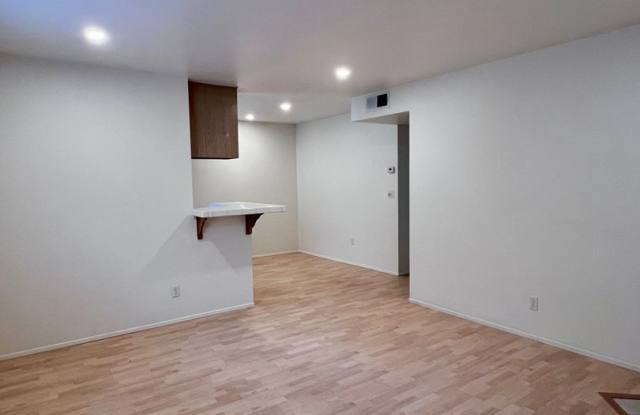 Spacious 2 Bed, 2 Bath North Park Apartment with In-Unit Laundry + Parking + AC! Gallery 3