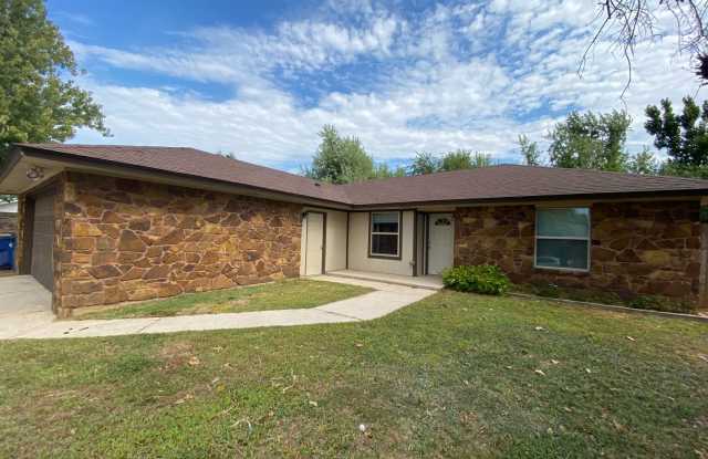 Great 3 Bed 2 Bath 2 Car Garage in Nicoma Park Schools! photos photos