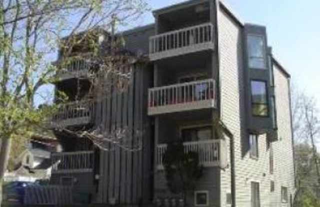2bed/1bath Condo on West Pearl - Available August 6th! photos photos