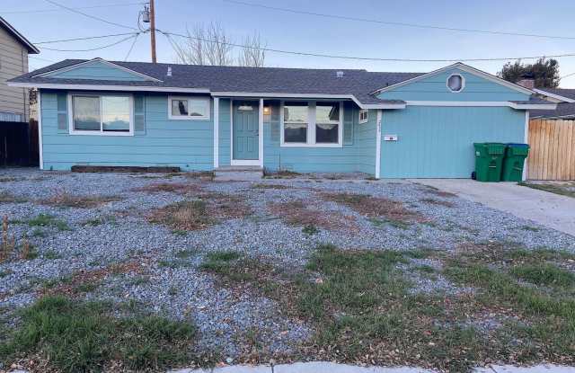 Lovely 3 Bedroom, 2 Bath House - Washer/Dryer, Dishwasher, Long Driveway, Fenced Backyard - 2635 Dyer Way, Reno, NV 89512