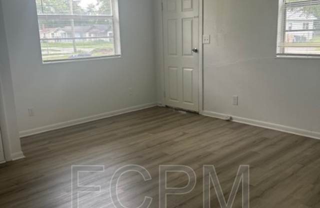 1064 Huron St Gallery 2