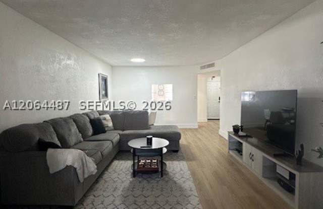 1401 NE 191st St Gallery 4
