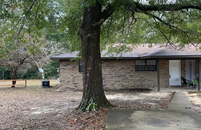 1082 N 20th St - 1082 North 20th Street, DeFuniak Springs, FL 32433