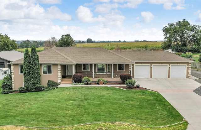 5 Bed 3 Bath Single Family Home in Stratford Road Estates!!! Gallery 1