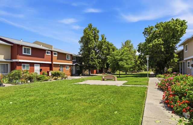 FULLY REMODELED 3-BEDROOM TOWNHOME – AVAILABLE NOW Gallery 4