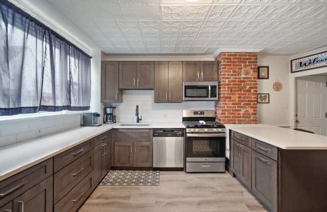 Tastefully updated 2-Bed, 1-Bath Gem in Troy Hill! - 2006 Ley Street, Pittsburgh, PA 15212