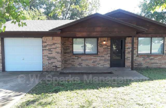 1938 Baylor Dr - 1938 Baylor Drive, Grand Prairie, TX 75051