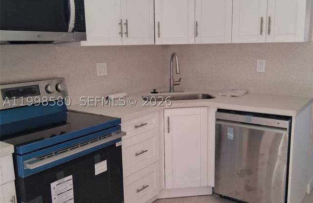 10029 SW 77th Ct Gallery 4