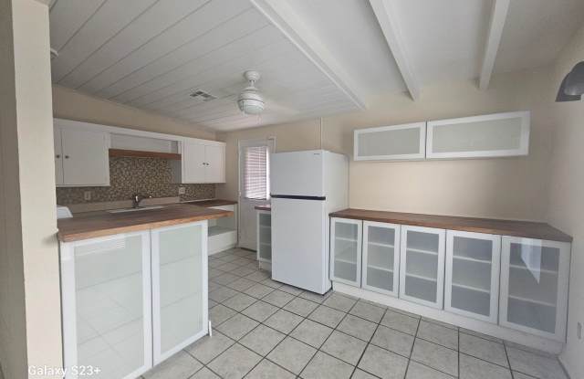 Adorable 2 bed 1 bath Gallery 3