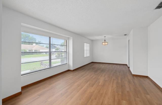 *** COMING SOON NOVEMBER 7, 2026*** Beautiful 4/2 pool home in Longwood with pool and lawn care included** Gallery 4