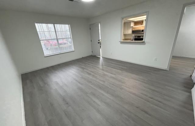 329 Berry Street - 202 photos photos