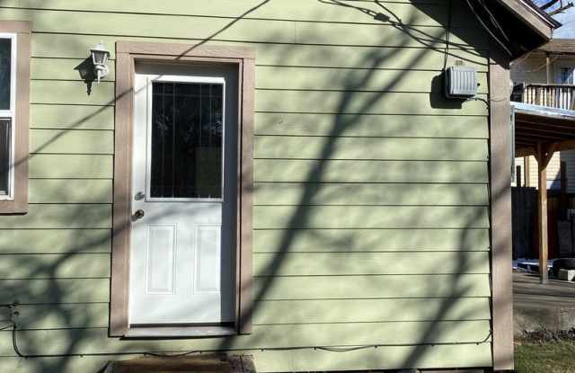 Small Two Bedroom House Gallery 3