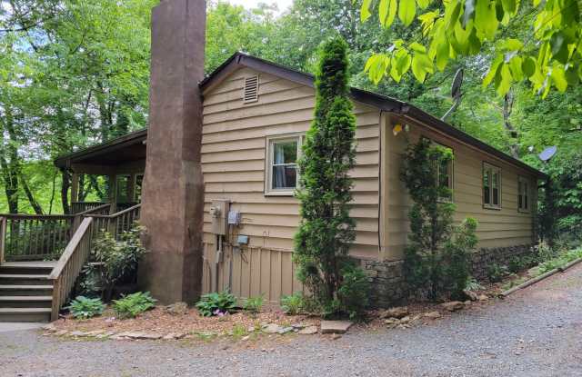 Spacious 4 Bedroom, 2 Bath One-Story Home with Hardwood Floors & Parking photos photos